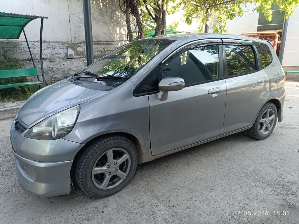 Honda Fit: 2003 г., 1.5 л, Автомат, Хэтчбэк: фото 3