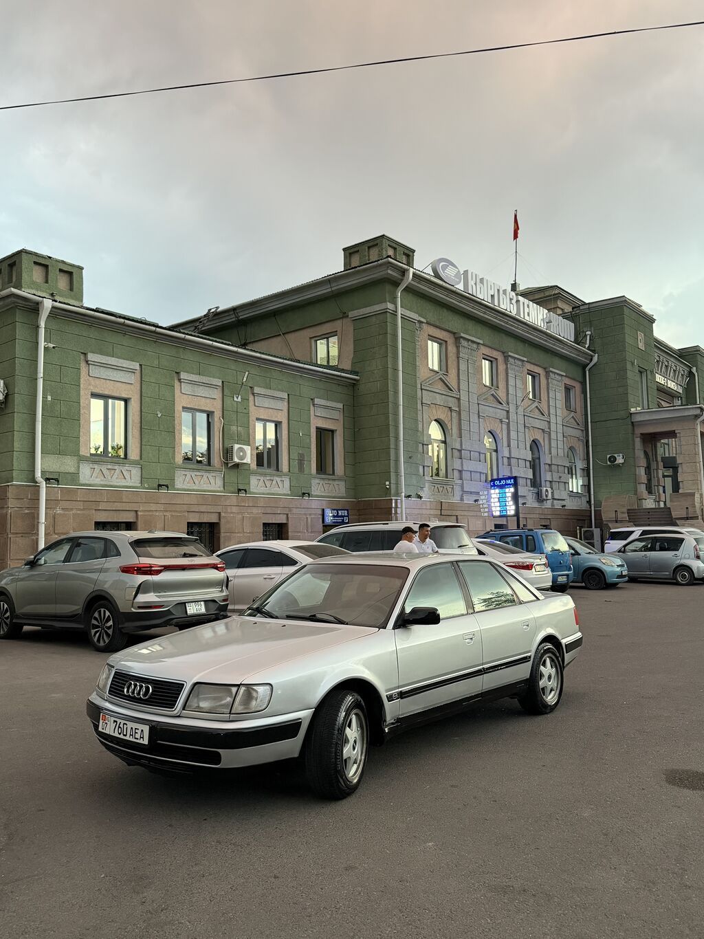 Audi 100: 1992 г., 2 л, Механика, Газ, Седан: фото 2