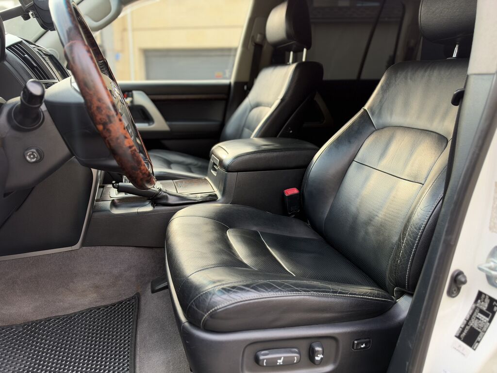 Toyota Land Cruiser: 2012 г., 4.6 л, Автомат, Бензин, Внедорожник: фото 8