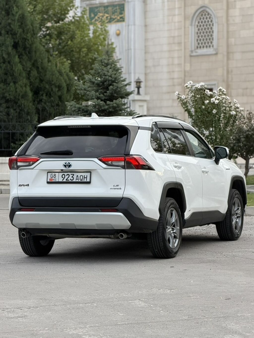 Toyota RAV4: 2019 г., 2.5 л, Автомат, Гибрид, Кроссовер: фото 4