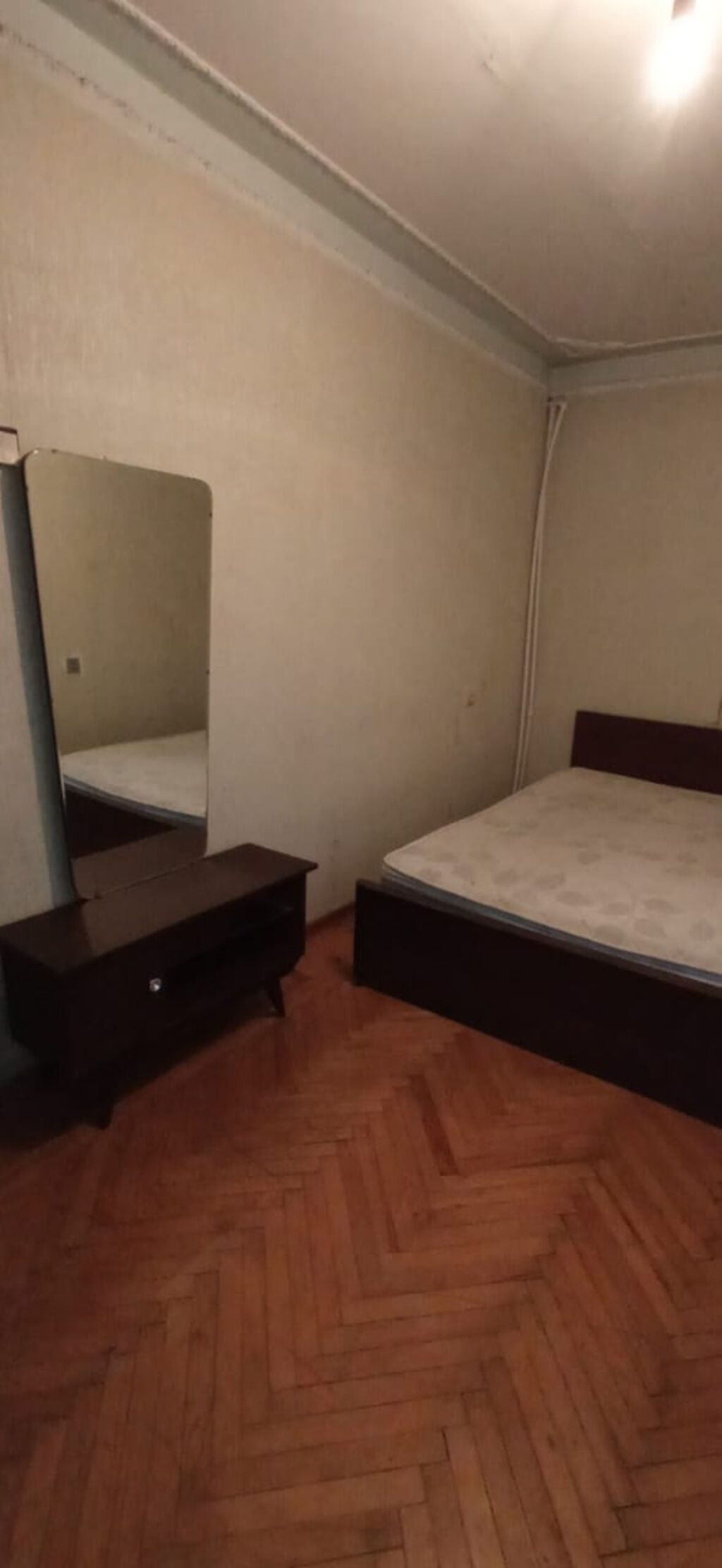 Razinde köhnə Dvaresle üzbəüz Icranın yaxınlığında 2ci mertebede 2