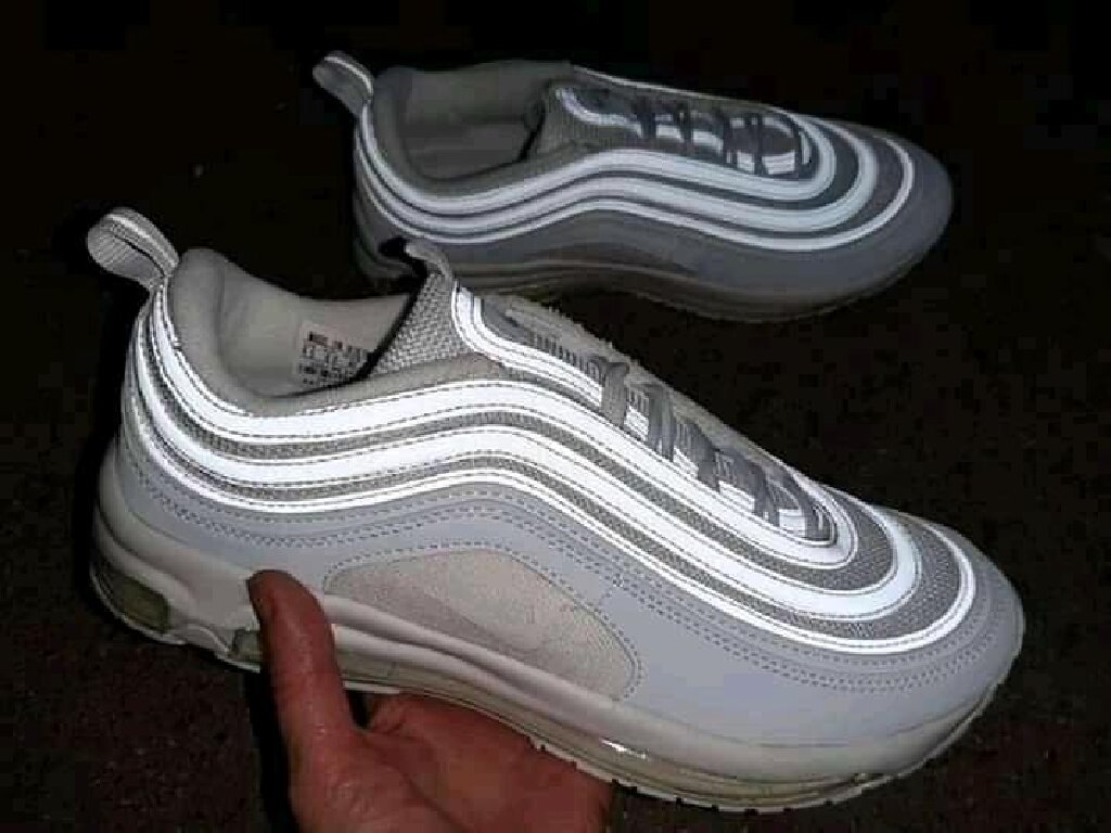 nike 97 u mraku