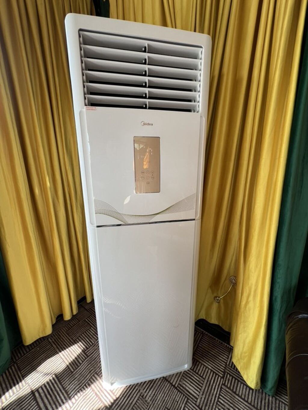 Напольный кондиционер-колонна Midea - Тип: колонный (напольный): фото 3