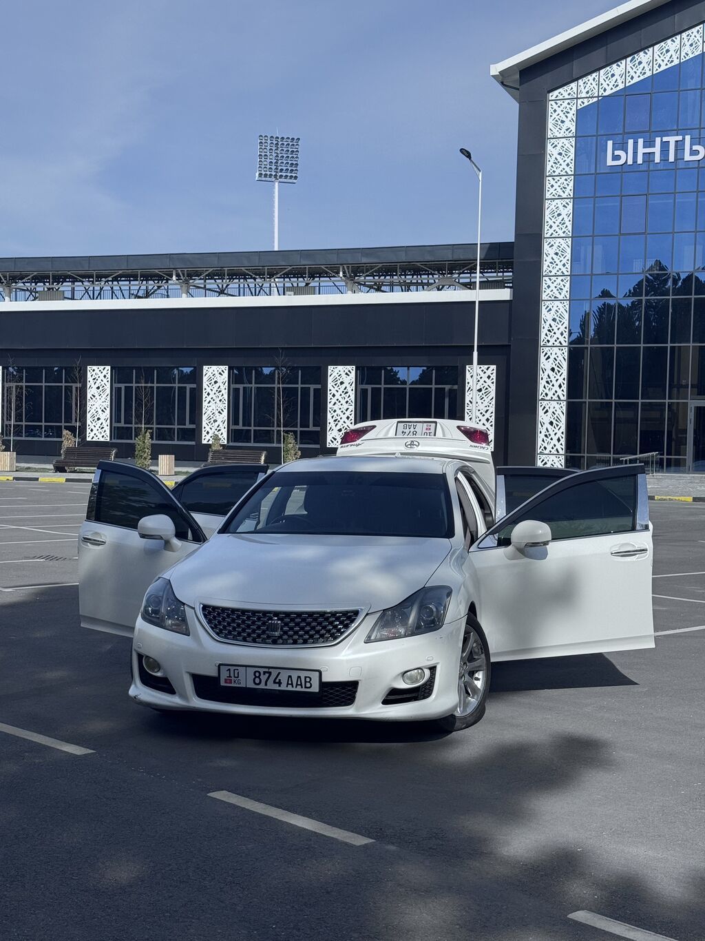 Toyota Crown: 2011 г., 3.5 л, Автомат, Бензин, Седан: фото 2