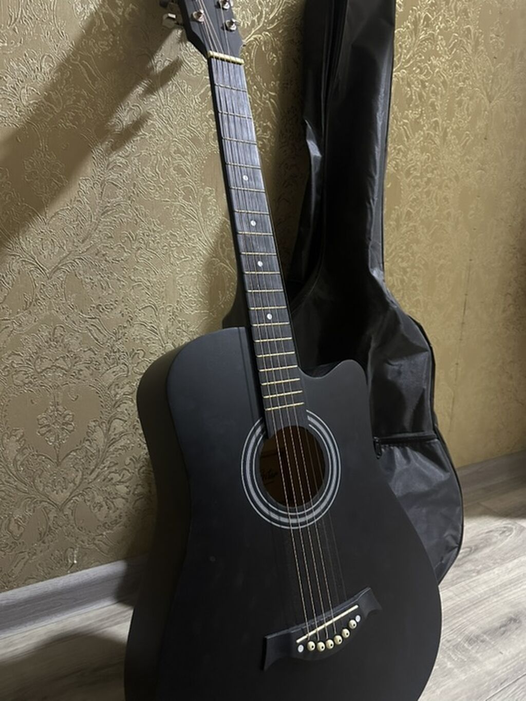 Акустическая гитара LeS Gitar, дредноут с вырезом (cutaway), черный: фото 2