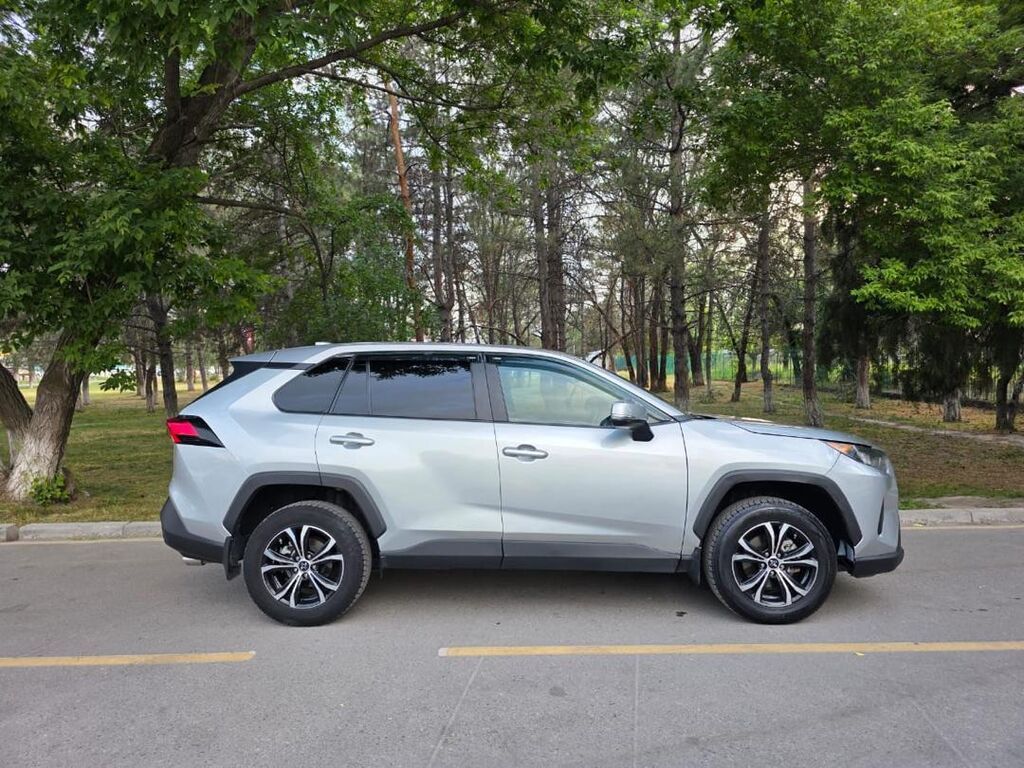 Toyota RAV4: 2022 г., 2.5 л, Автомат, Бензин, Кроссовер: фото 4