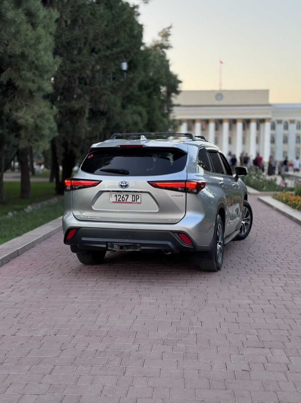 Toyota Highlander: 2023 г., 2.5 л, Автомат, Гибрид, Кроссовер: фото 3