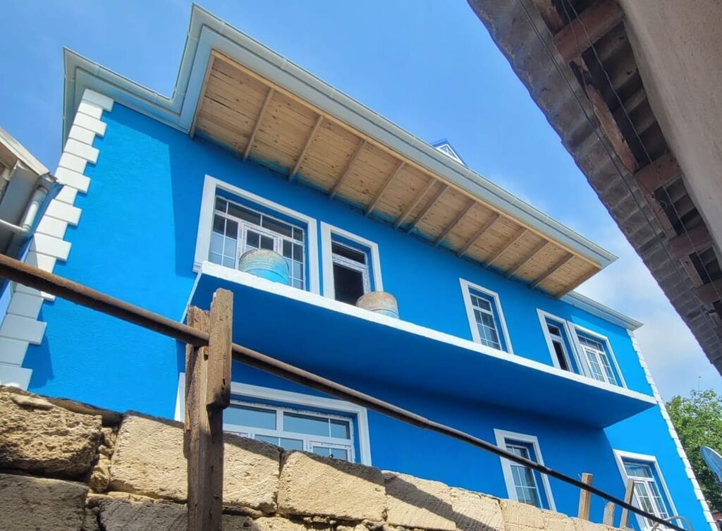 6 otaqlı, 220 kv. m, Təmirsiz