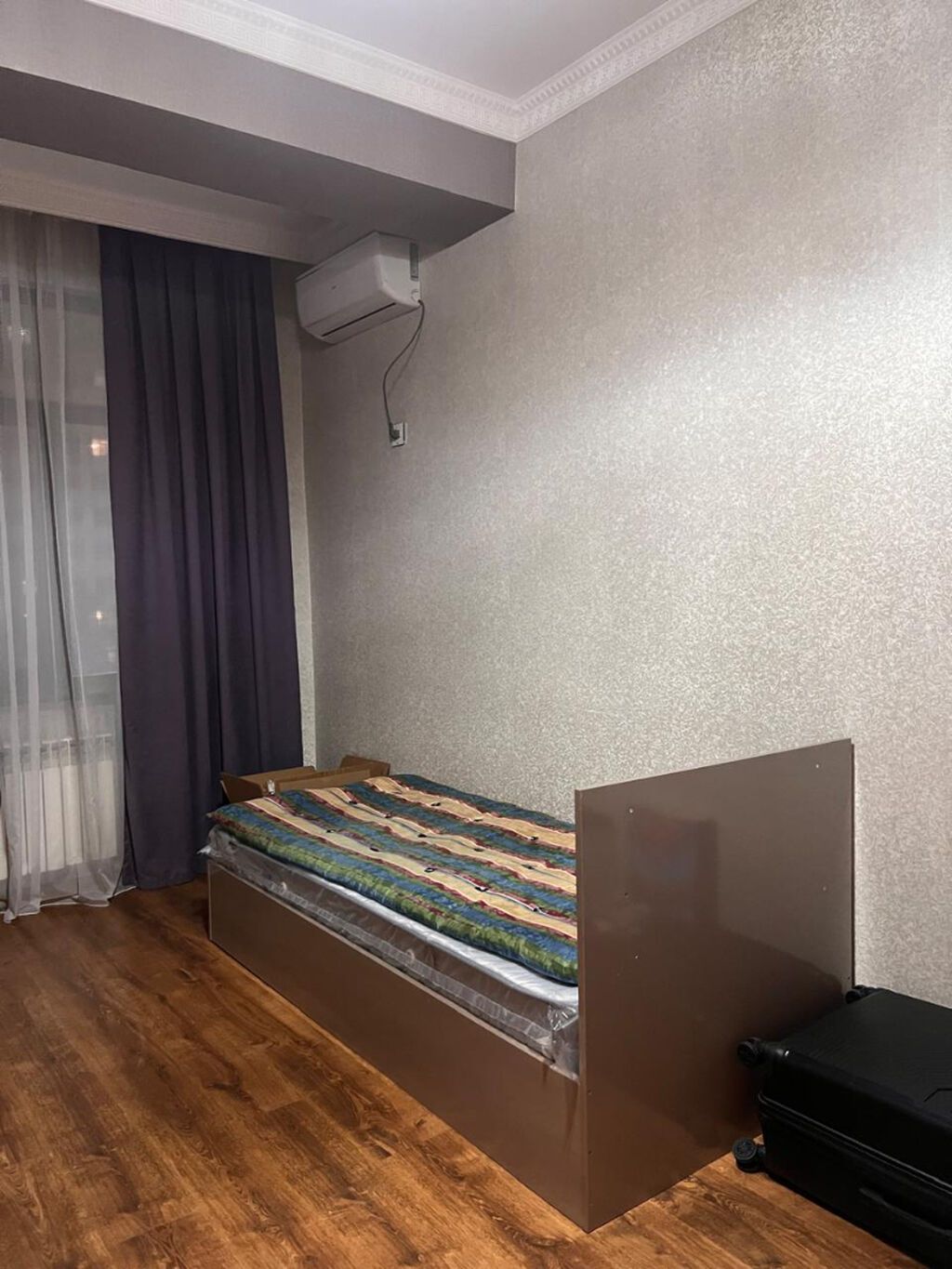 XANIM OTAQ YOLDAŞI AXTARILIR 2 xanım birlikdə yaşadıqları mənzilə