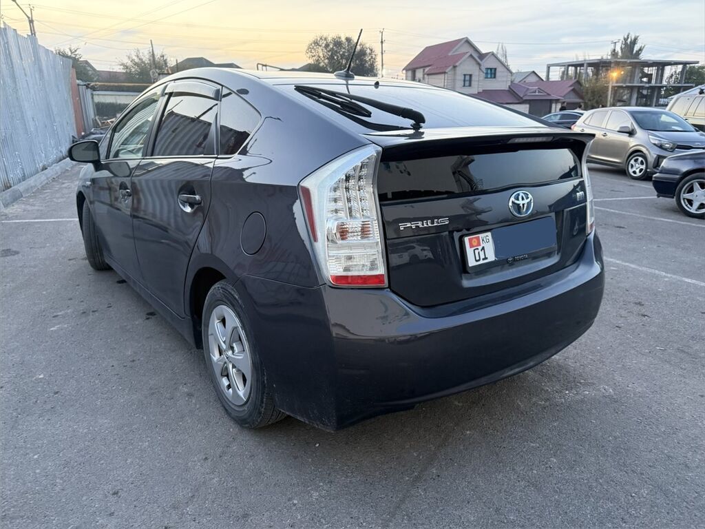 Toyota Prius: 2011 г., 1.8 л, Вариатор, Гибрид, Хэтчбэк: фото 4
