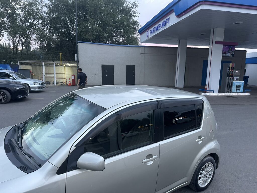 Toyota Passo: 2004 г., Автомат, Бензин, Хэтчбэк: фото 5