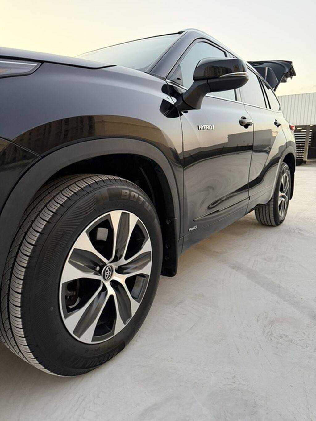 Toyota Highlander: 2021 г., 2.5 л, Автомат, Гибрид, Внедорожник: фото 6