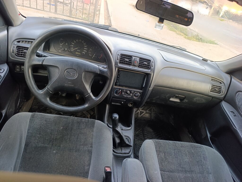Mazda 626: 1999 г., 1.8 л, Механика, Газ, Лифтбек: фото 5