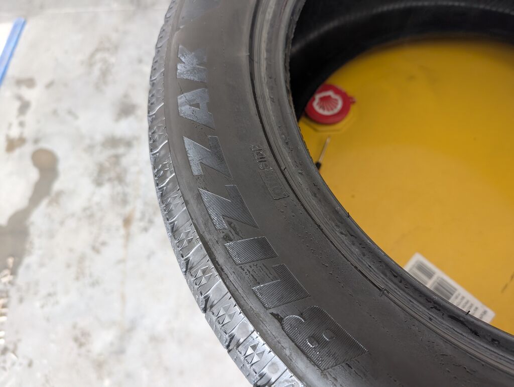 Шины 235 / 50 / R 17, Зима, Б/у, Комплект, Легковые, Япония, Bridgestone: фото 2