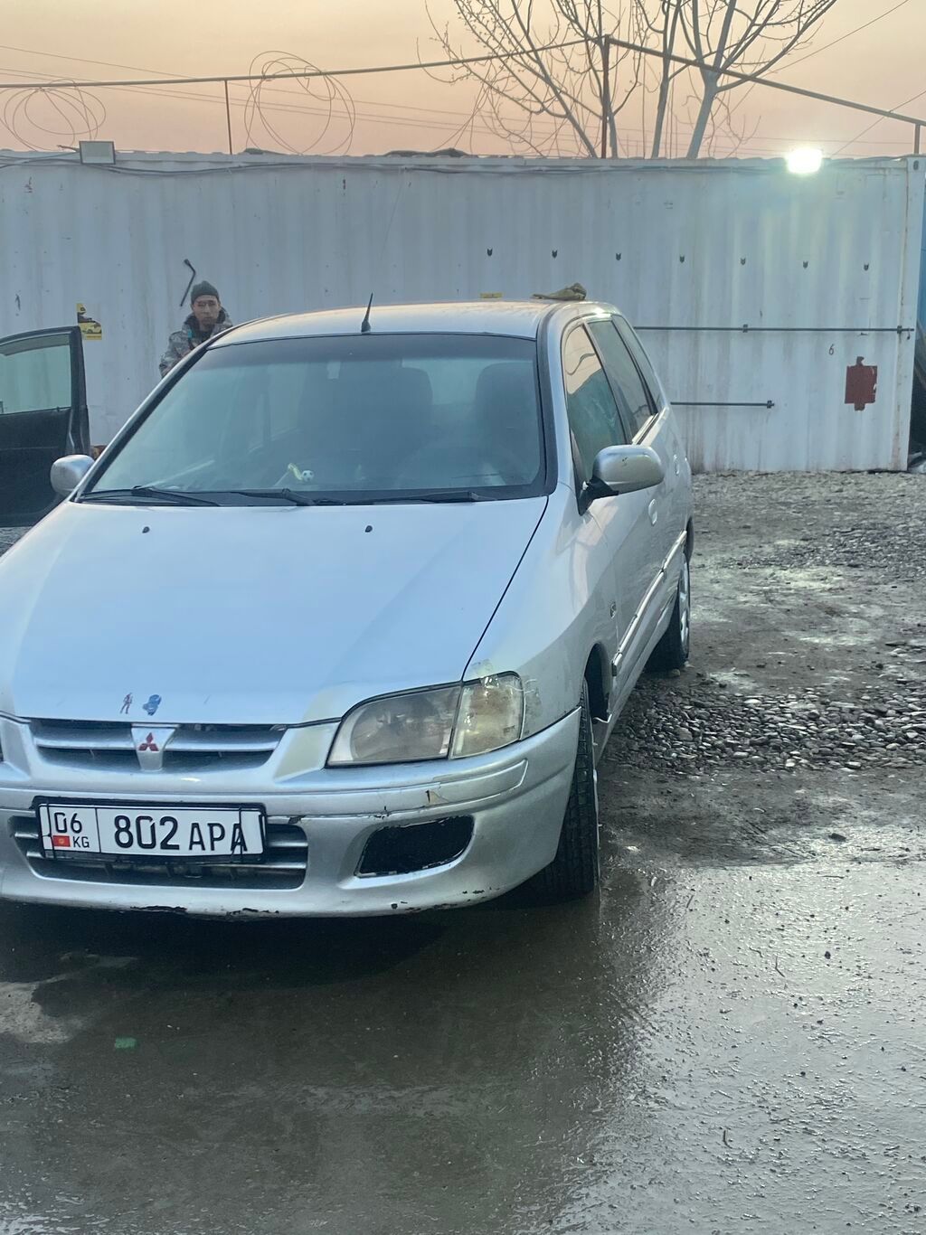 Mitsubishi Space Star: 2001 г., 1.3 л, Механика, Бензин, Седан: фото 3