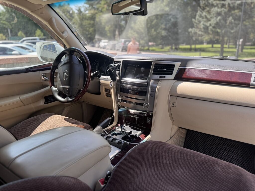 Lexus LX: 2013 г., 5.7 л, Автомат, Газ, Внедорожник: фото 3