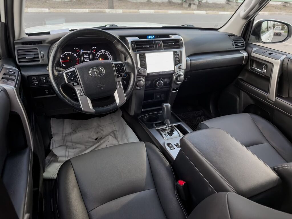 Toyota 4Runner: 2022 г., 4 л, Автомат, Бензин, Внедорожник: фото 8