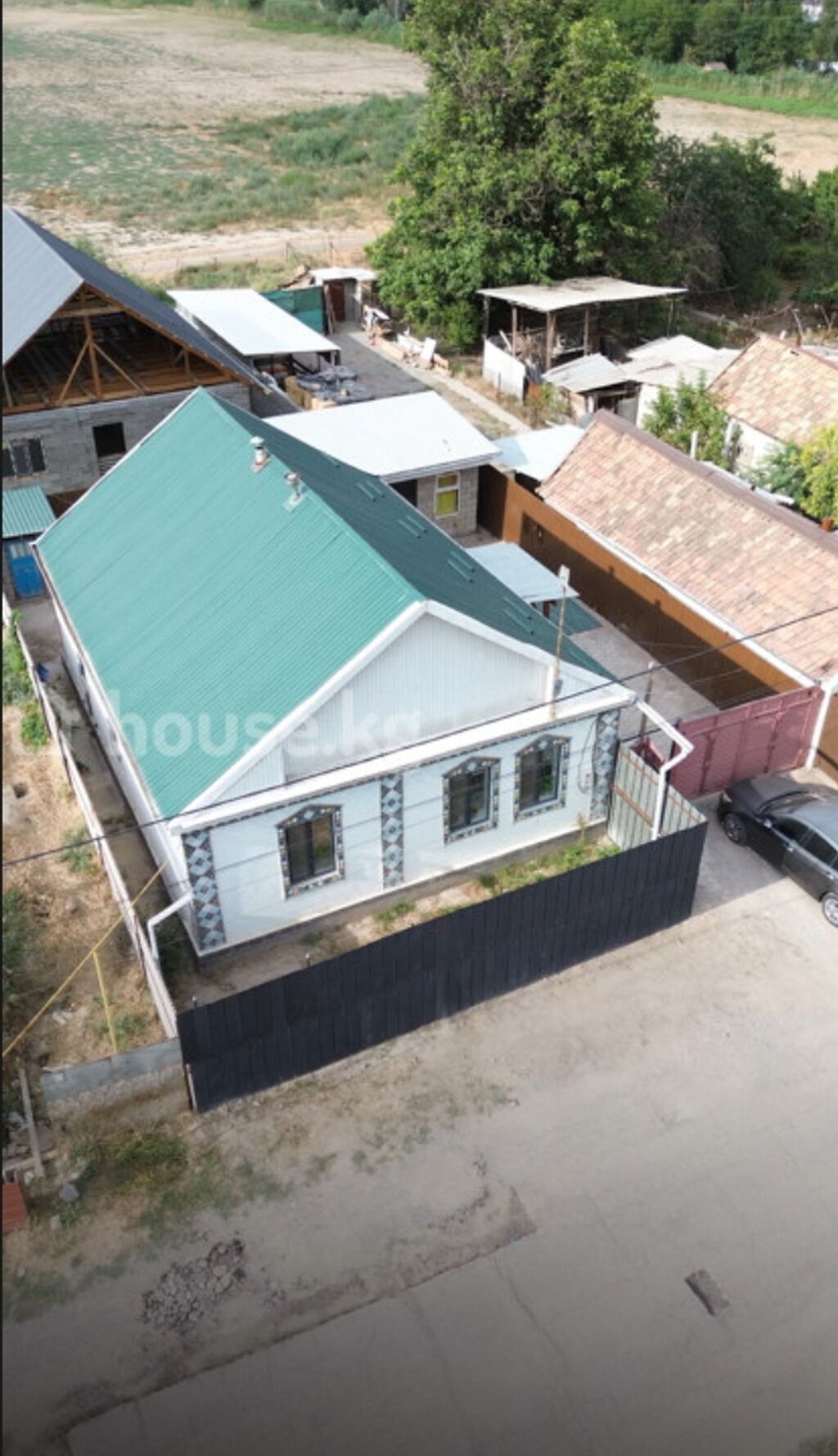 3 комнаты, 102 м², 3 соток, Бишкек, Риэлтор: фото 1