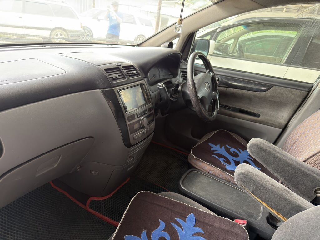 Toyota Ipsum: 2001 г., 2.4 л, Автомат, Газ, Минивэн: фото 5