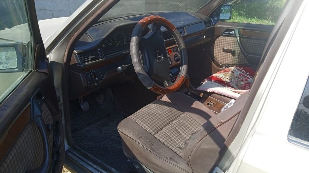 Mercedes-Benz W124: 1991 г., 3 л, Механика, Дизель, Универсал — фото 2