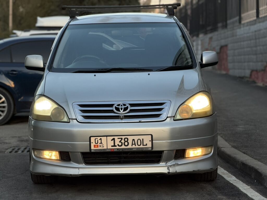 Toyota Ipsum: 2002 г., 2.4 л, Автомат, Бензин, Минивэн: фото 3