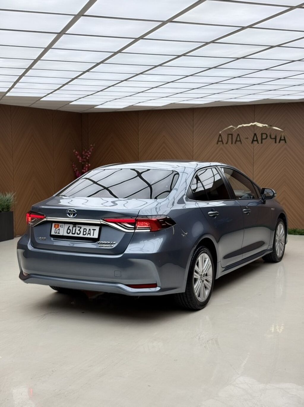 Toyota Corolla: 2019 г., 1.8 л, Автомат, Гибрид, Седан: фото 5