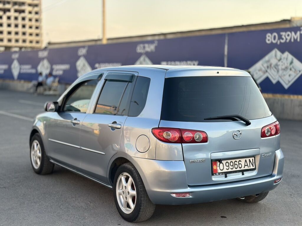 Mazda Demio: 2004 г., 1.3 л, Автомат, Бензин, Хэтчбэк: фото 2