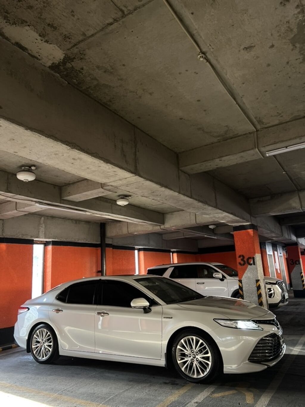 Toyota Camry: 2017 г., 2.5 л, Вариатор, Гибрид, Седан: фото 2