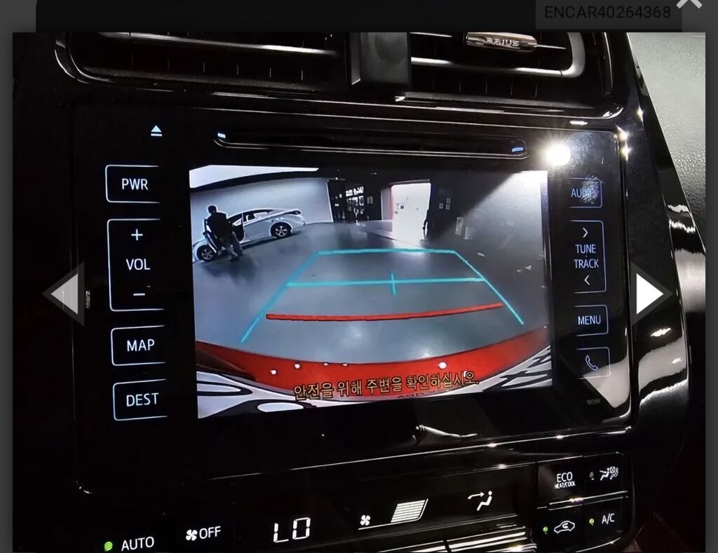 Toyota Prius 2018, гибрид, хэтчбек: фото 4