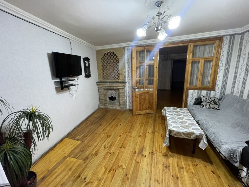 51 ve 162 nomreli mektebin yani 2 mərtəbəli kiçik həyət evi - Plan