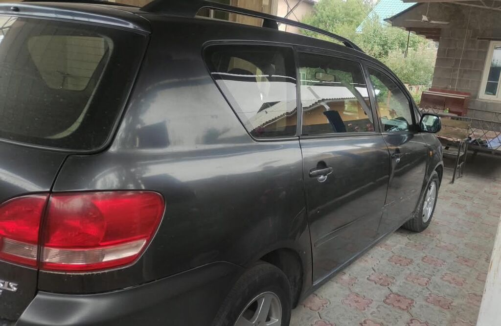 Toyota Avensis Verso: 2002 г., 2 л, Механика, Бензин, Минивэн: фото 4