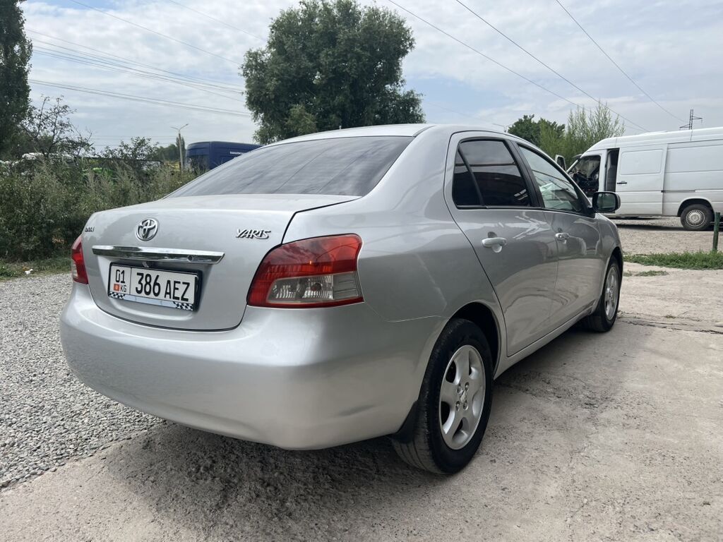 Toyota Yaris 2008, седан, 1.3 л, автомат: фото 3