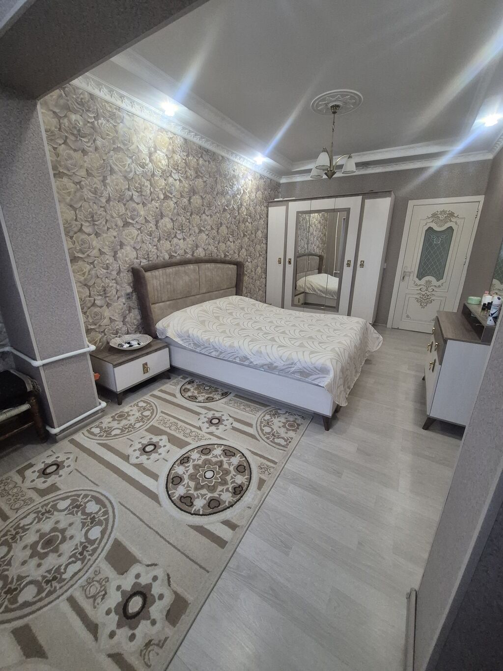 Bakı, 7-ci mikrorayon, 3 otaqlı, Köhnə tikili, m. Dərnəgül, 82 kv. m
