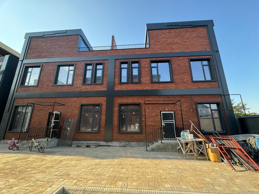 6 комнат и более, 250 м², 3 соток, Чон-Арык с. Газ, Электричество, Канализация: фото 1