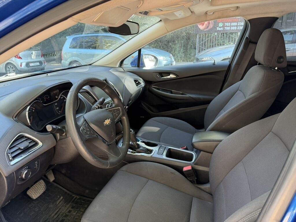 Chevrolet Cruze: 2018 г., 1.3 л, Автомат, Бензин, Седан: фото 6