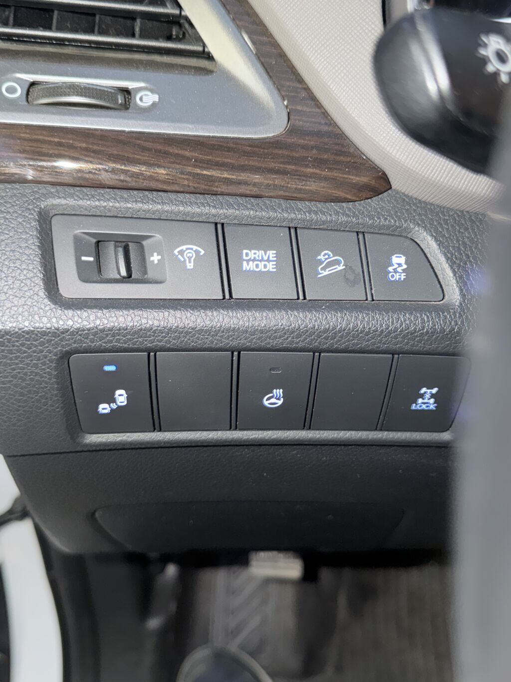 Hyundai Santa Fe: 2017 г., 2.4 л, Автомат, Бензин, Внедорожник: фото 3