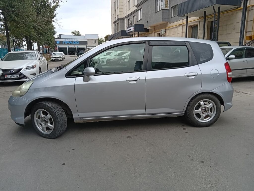 Honda Fit: 2003 г., 1.3 л, Вариатор, Бензин, Хэтчбэк: фото 5