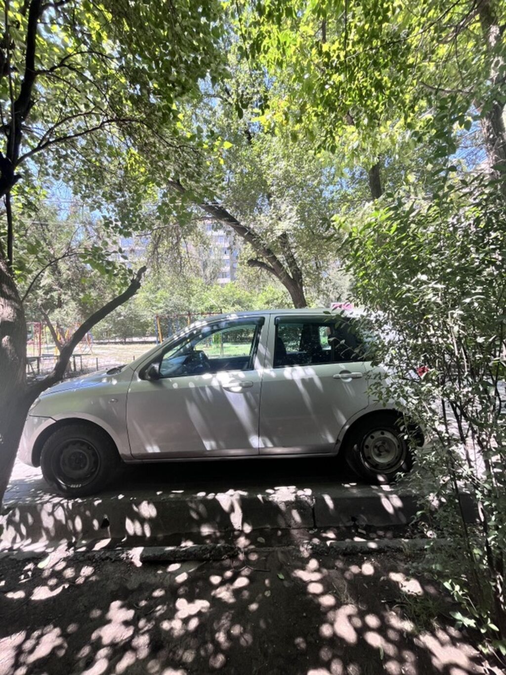 Mazda Demio: 2004 г., 1.3 л, Автомат, Бензин, Хэтчбэк: фото 7