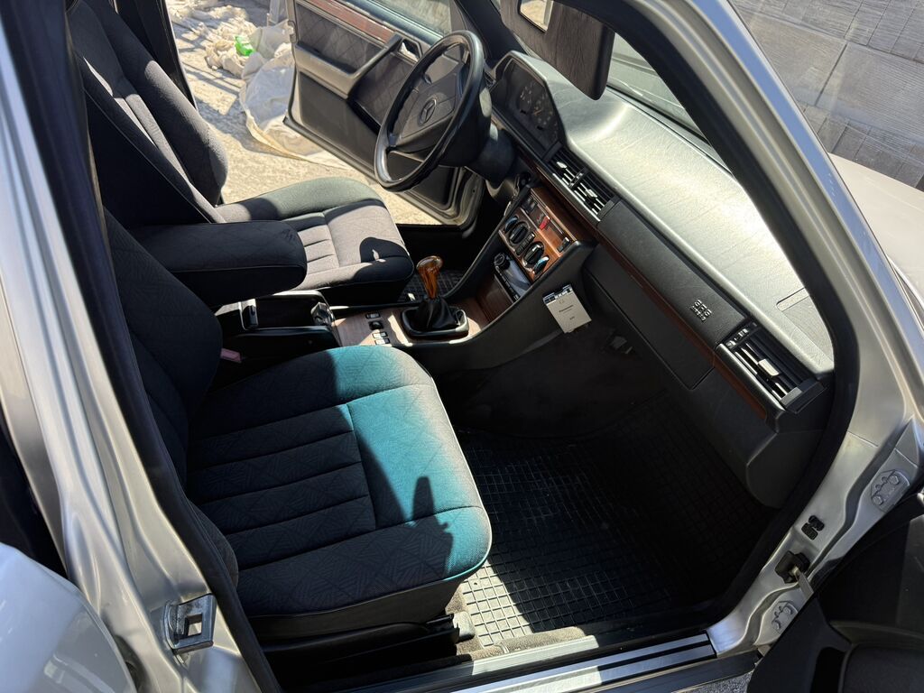 Mercedes-Benz W124: 1995 г., 2.2 л, Механика, Седан: фото 4