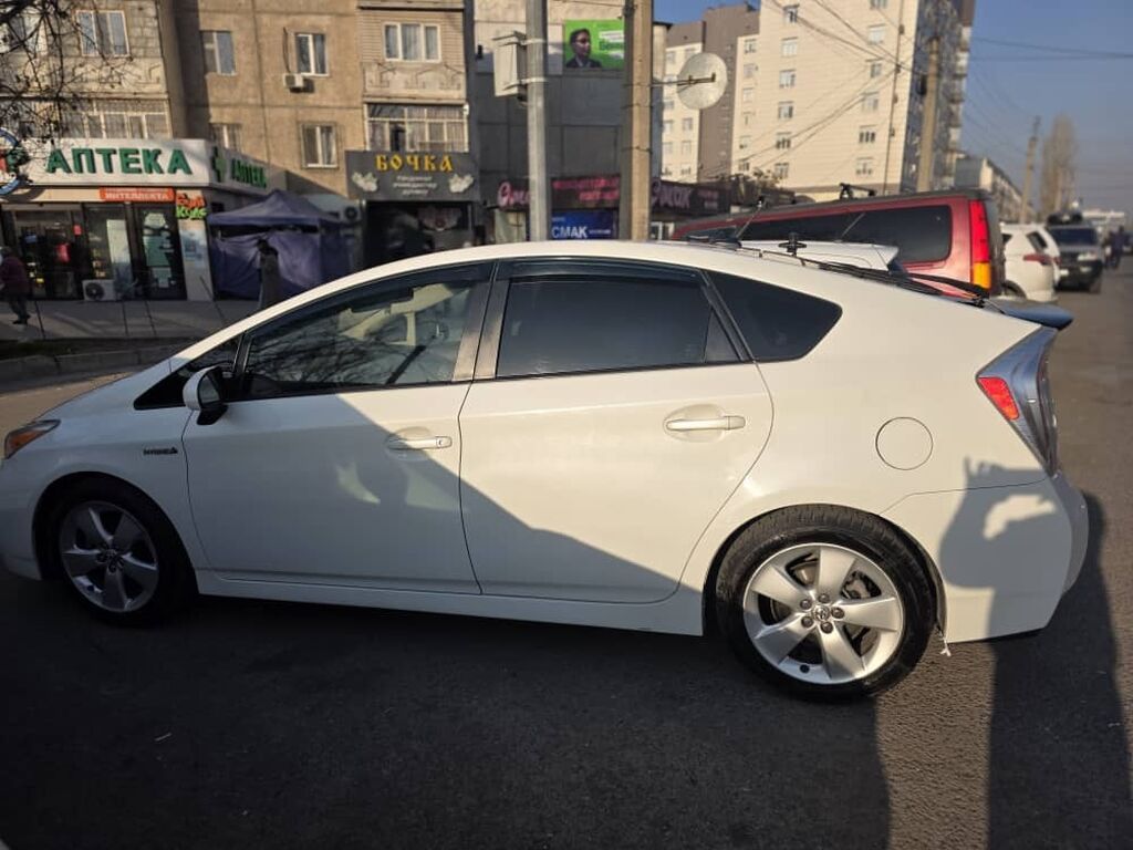 Toyota Prius: 2012 г., Вариатор, Гибрид, Хэтчбэк: фото 3