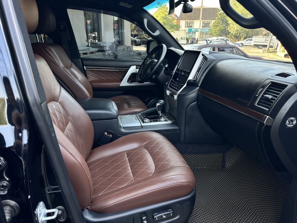Toyota Land Cruiser: 2017 г., 4.6 л, Автомат, Бензин, Внедорожник: фото 8