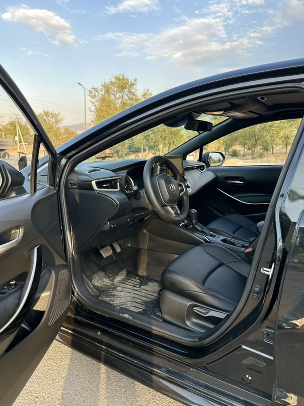 Toyota Corolla: 2021 г., 1.8 л, Автомат, Гибрид, Седан: фото 6