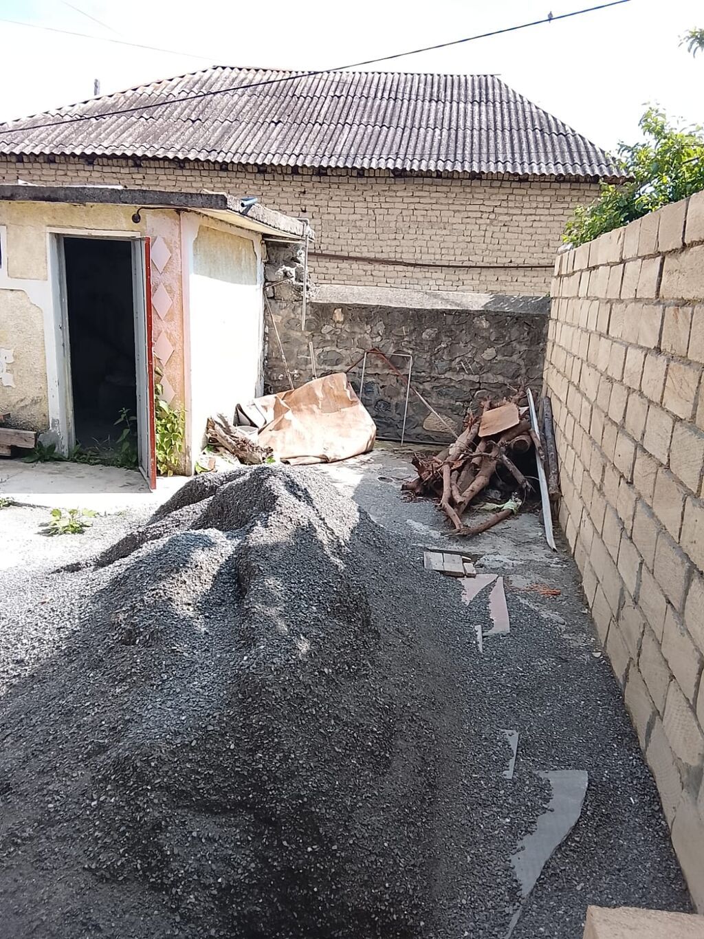 4 otaqlı, 140 kv. m, Təmirsiz