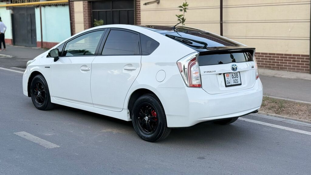 Toyota Prius: 2015 г., 1.8 л, Вариатор, Гибрид, Лифтбек: фото 5