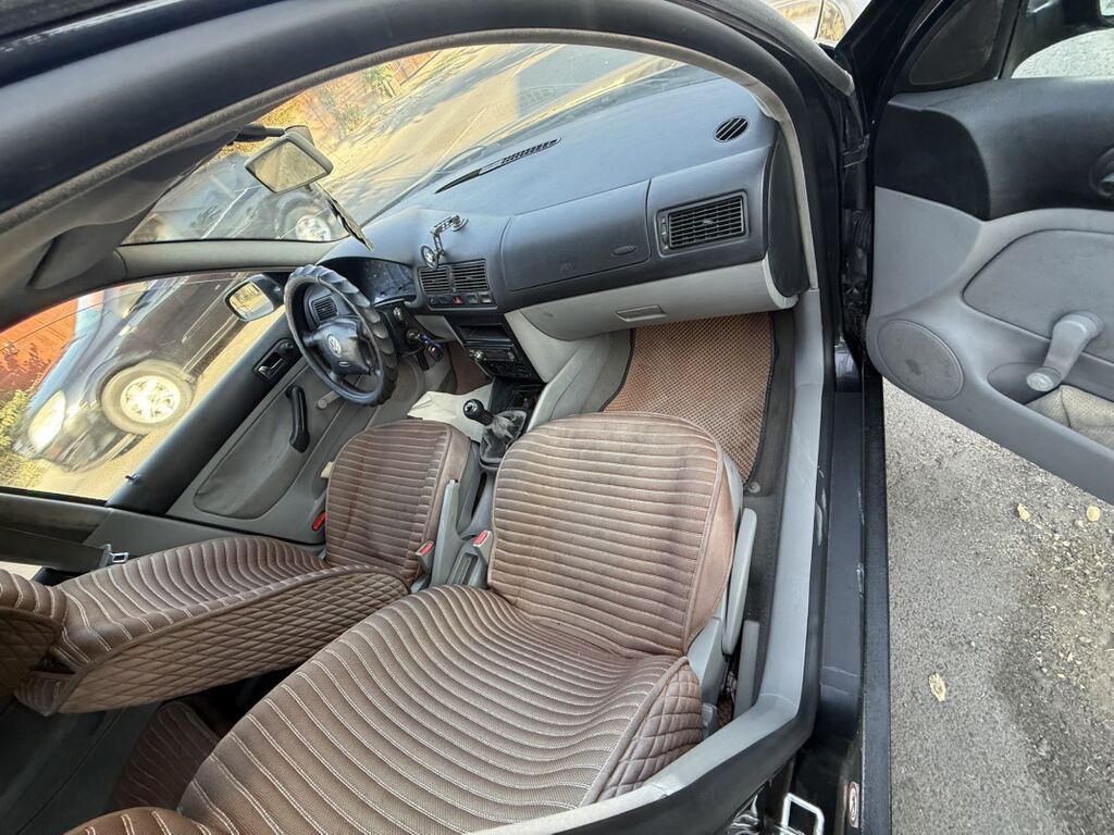 Volkswagen Golf: 1999 г., 1.6 л, Механика, Бензин, Хэтчбэк: фото 8