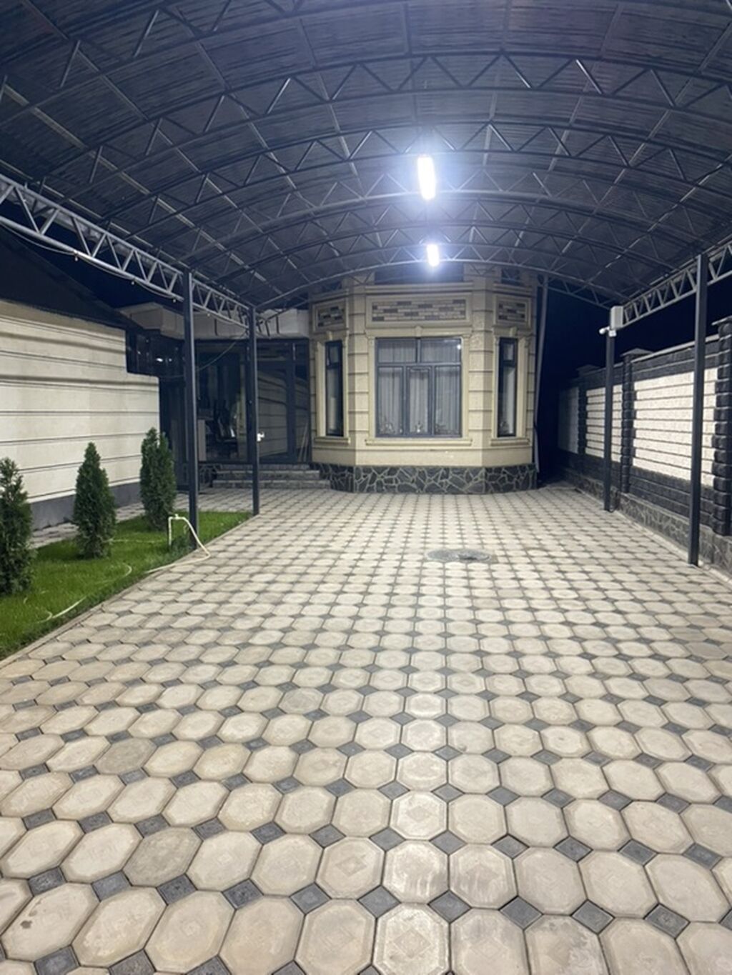 6 комнат и более, 180 м², 4 соток, Бишкек, Рабочий Городок Собственник: фото 1