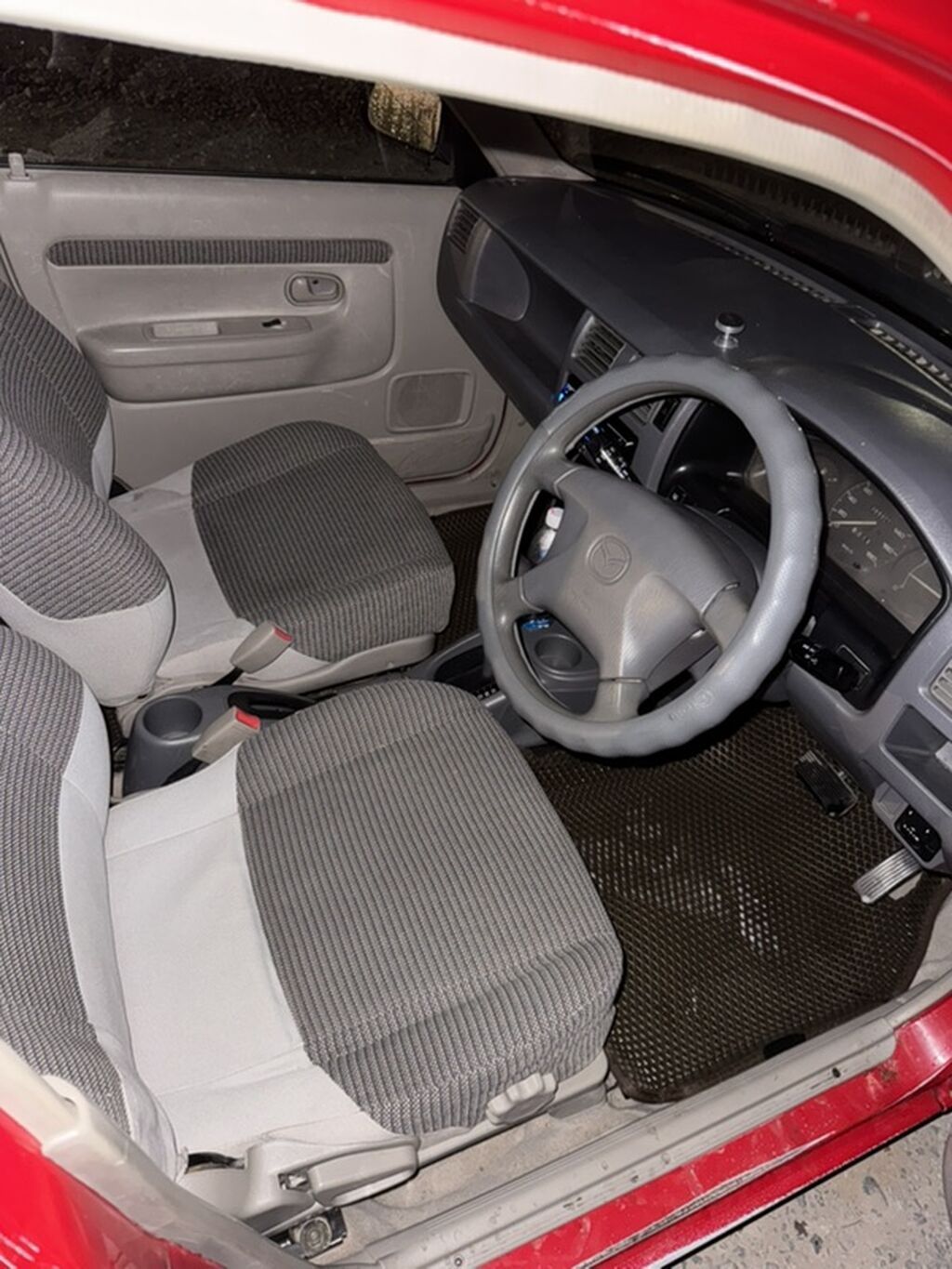 Mazda Demio: 1999 г., 1.3 л, Автомат, Бензин, Хэтчбэк: фото 5