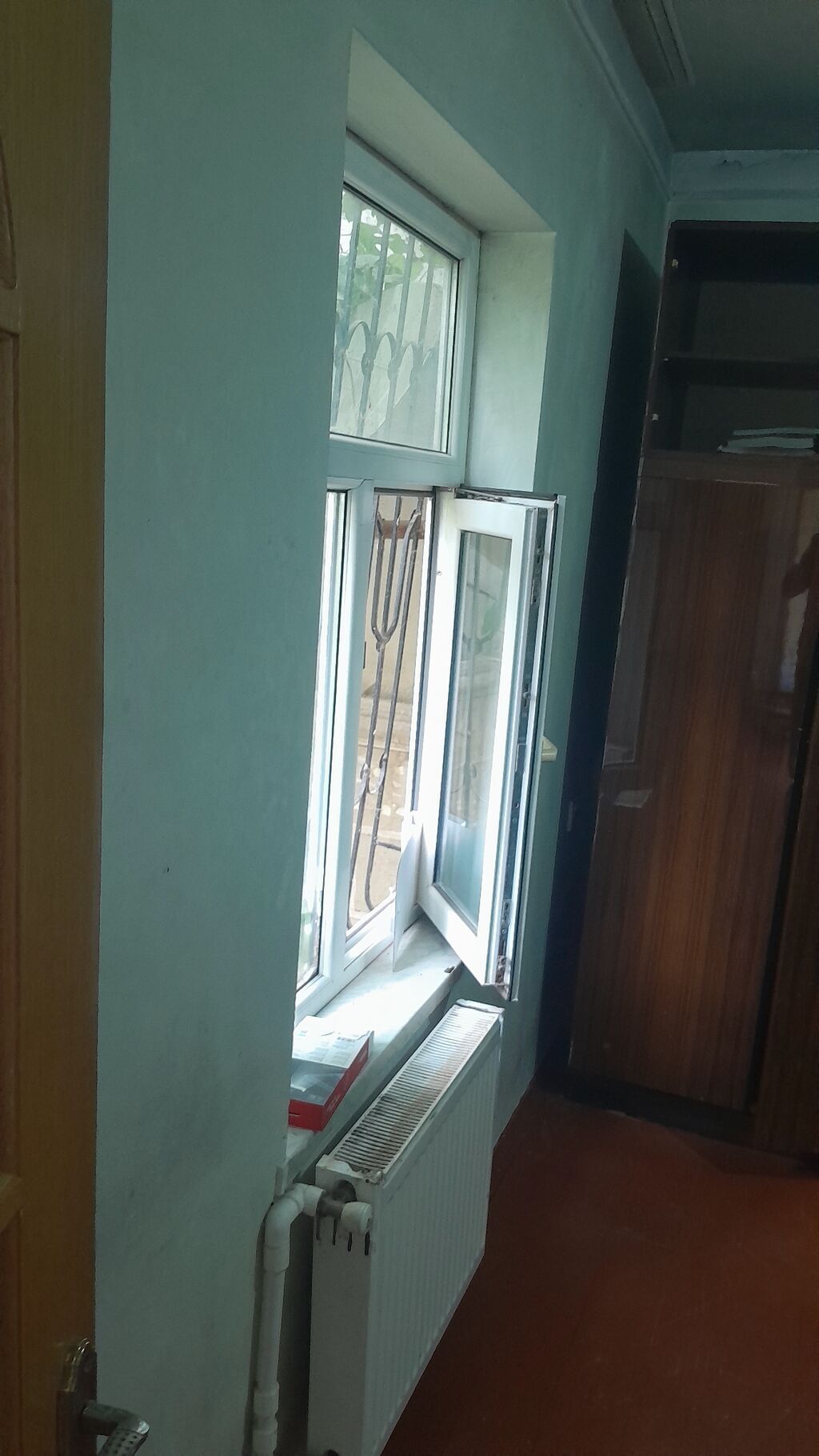 2 otaqlı mənzil – radiatorlu mərkəzi isitmə, plastik pəncərələr, dəmir