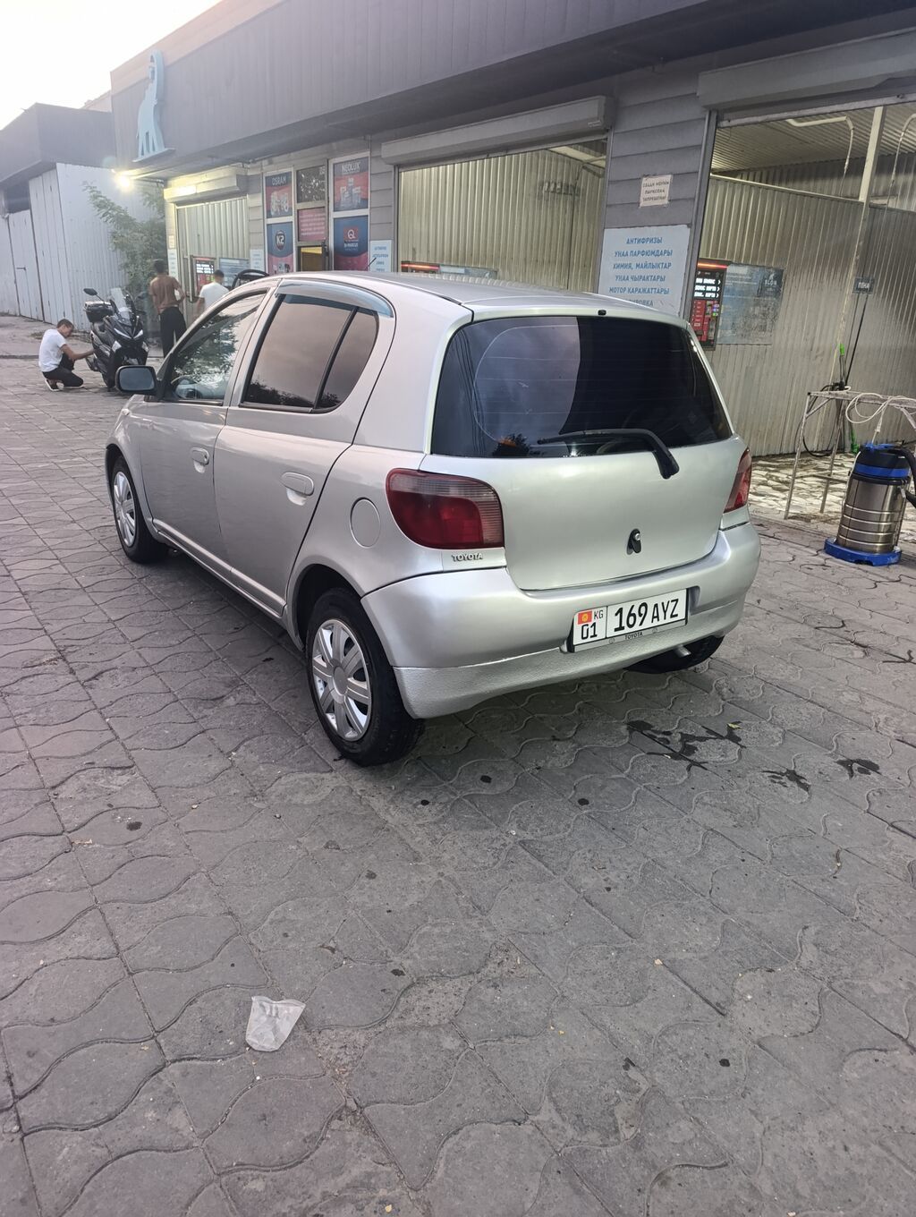 Toyota Yaris: 2000 г., 1.3 л, Бензин, Хэтчбэк: фото 5
