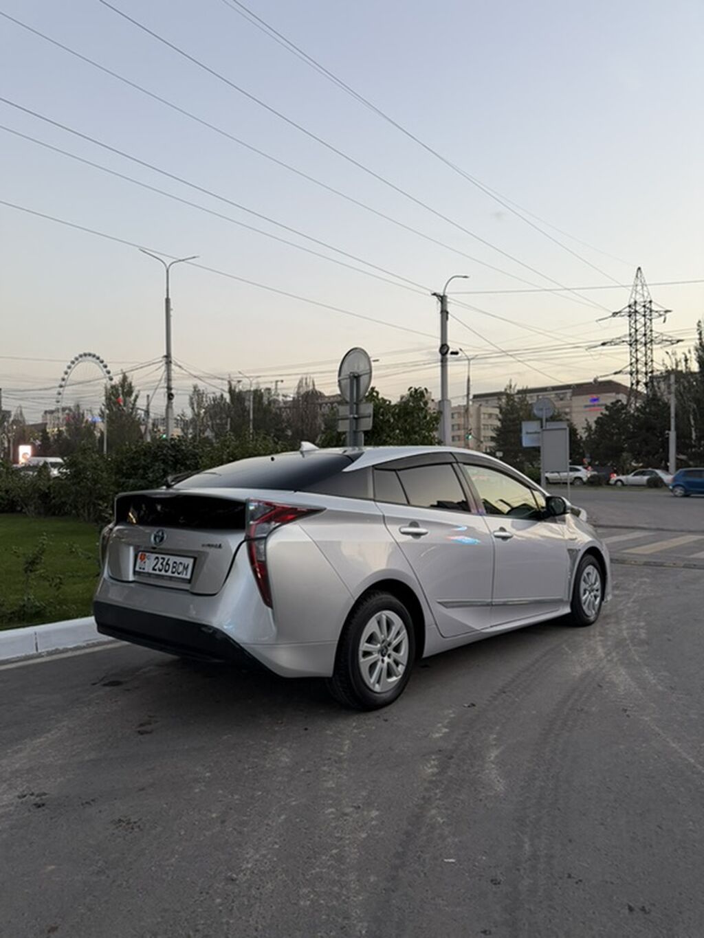 Toyota Prius: 2016 г., 1.8 л, Автомат, Гибрид, Лифтбек: фото 4